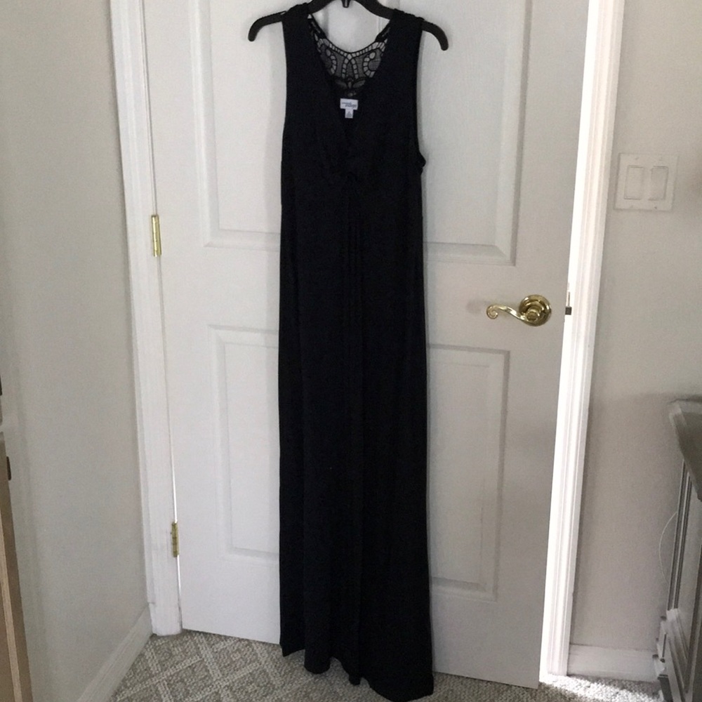 Black evening dress with lace back in V neck front
